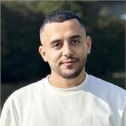 Un étudiant en master PGE donne des cours d’arabe pour débutant.